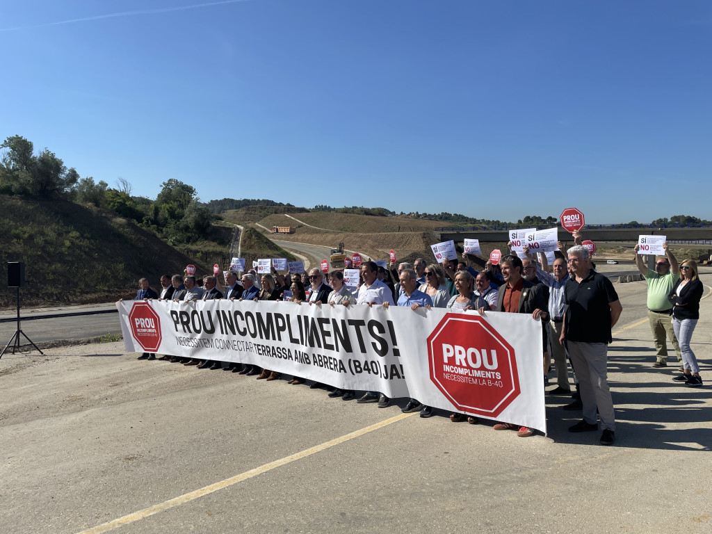 Manifestació per reclamar la finalització de les obres del tram Viladecavalls-Olesa