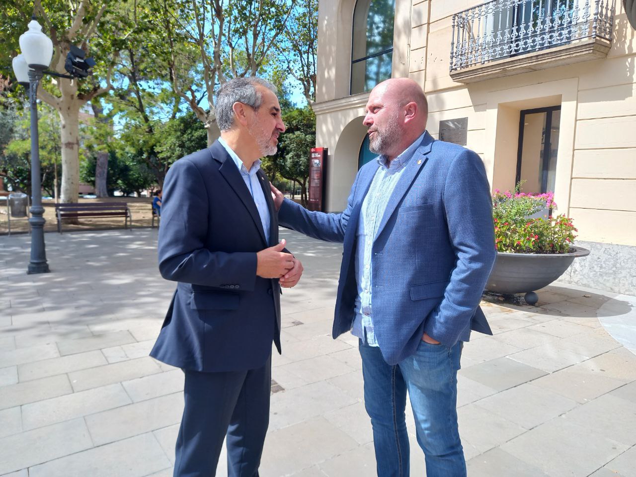 El delegat del Govern a Barcelona, Joan Borràs, es reuneix amb l'Alcalde, Jordi Parent i regidors de l'Ajuntament d'Olesa