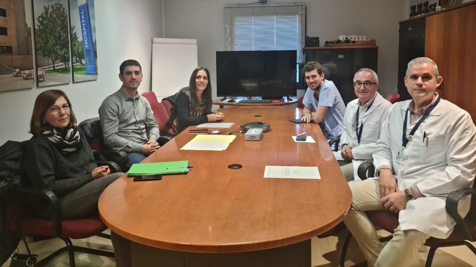 Fotografia de la reunió entre l'Ajuntament d'Olesa i l'Hospital de Martorell